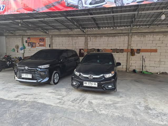 Perbedaan Sewa Mobil Lepas Kunci dan Dengan Sopir, Mana yang Lebih Menguntungkan?